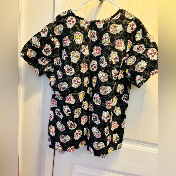 Scrub top plus size 2X Day of the Dead Skulls - Picture 4 of 6